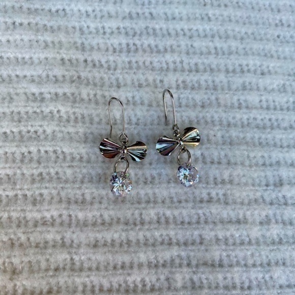 Bow Tie earrings​ - Picture 1 of 9